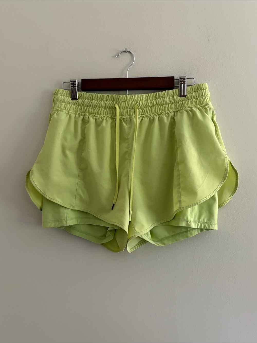 90 Degrees By Reflex Women’s Large Athletic Shorts Neon Yellow Bright Running